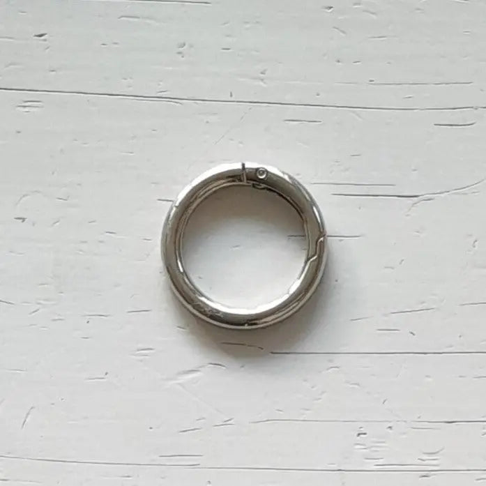 Carabiner Ring - 40mm Silver DecoDeb